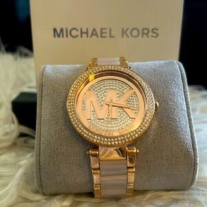 MICHAEL KORS
Women's Rose gold watch